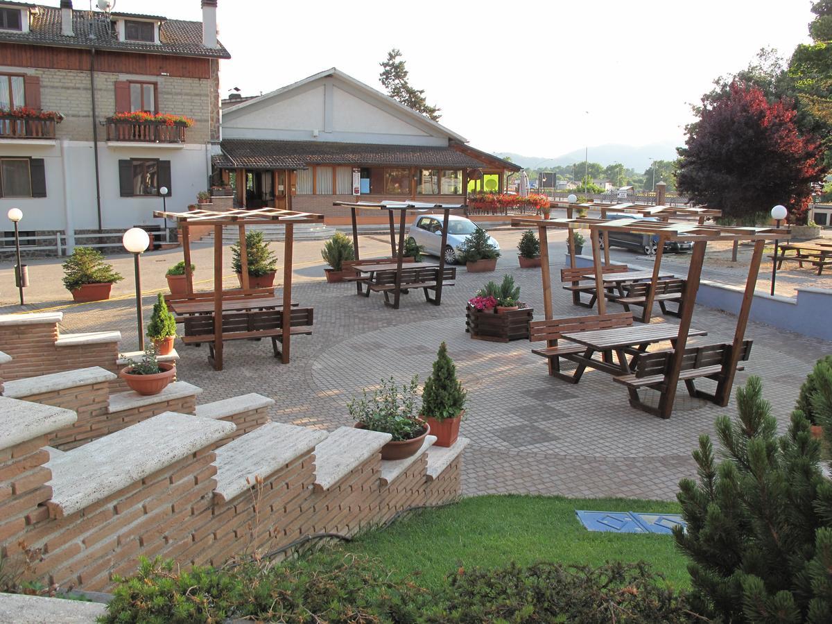 Hotel Ristorante La Nuova Fattoria Carsoli Exteriör bild